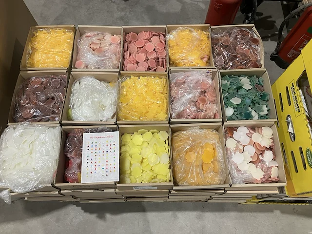 Ca. 120x dozen waxmelts - afbeelding 7 van  7