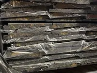 Ca. 120x planken zwarte zweeds rabatdelen 240cm lang - afbeelding 3 van  5