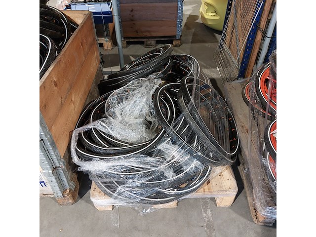 Ca. 122x combinatie alu fietswielen + lekvrije banden 22", oranje + zwart - afbeelding 6 van  7