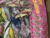 Ca. 1250x voetbalschoen sleutelhangers - afbeelding 6 van  7