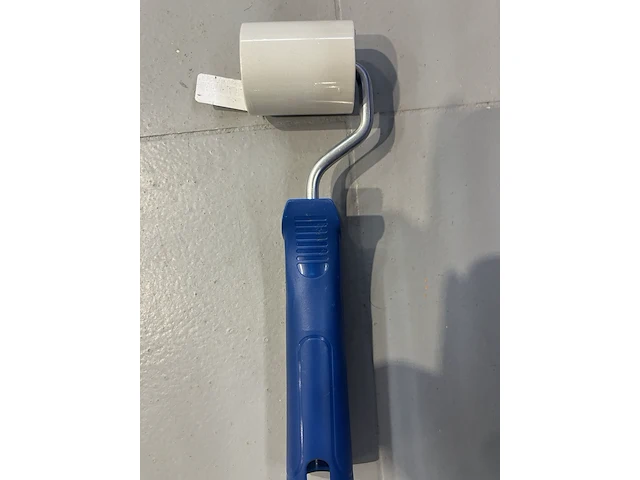 Ca. 125x aandrukrollen met houder tbv bekleding wand - afbeelding 2 van  2