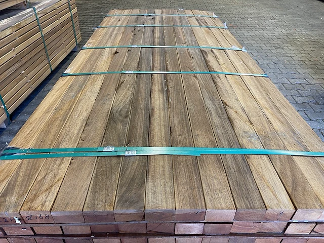 Ca. 125x guyana teak regels geschaafd, 45x68mm, lengte 455cm - afbeelding 1 van  4