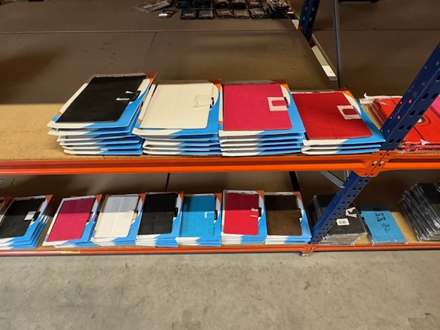 Ca. 126x tablethoes voor ipad, diverse kleuren - afbeelding 10 van  10