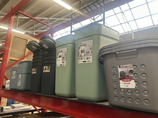 Ca. 12x curver (afval)bakken en wasmanden - afbeelding 1 van  8