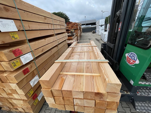 Ca. 12x douglas balken geschaafd, 140x140mm, lengte 300cm - afbeelding 1 van  3