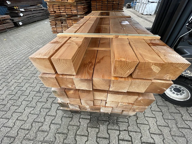 Ca. 12x douglas balken geschaafd, 140x140mm, lengte 300cm - afbeelding 1 van  3