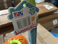 Ca. 12x knuffelhond met mand en accessoires - afbeelding 6 van  6