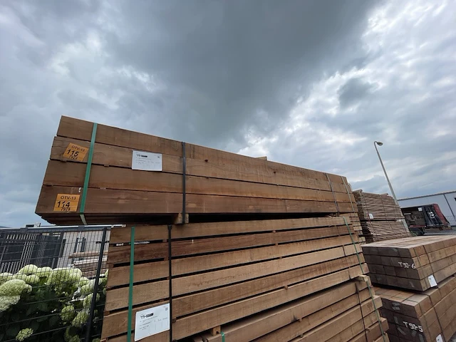 Ca. 12x massaranduba balken fijnbezaagd, 150x150mm, lengte 400cm - afbeelding 4 van  4