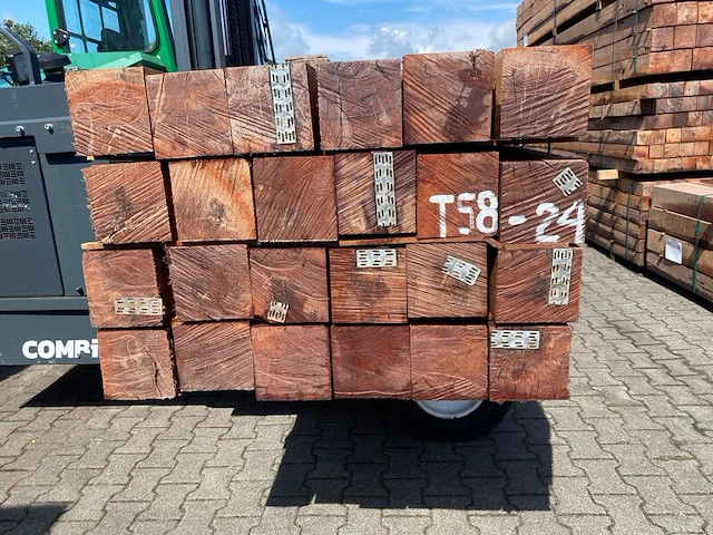 Ca. 12x massaranduba balken fijnbezaagd, 150x150mm, lengte 400cm - afbeelding 3 van  4