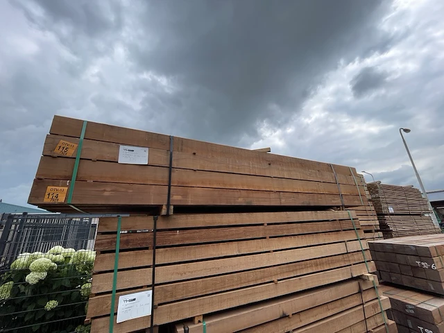 Ca. 12x massaranduba balken fijnbezaagd, 150x150mm, lengte 400cm - afbeelding 4 van  4
