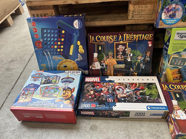 Ca. 12x speelgoed w.o. puzzels en spellen w.o. clementoni marvel, minecraft, paw patrol, wetenschap & spel - afbeelding 4 van  8