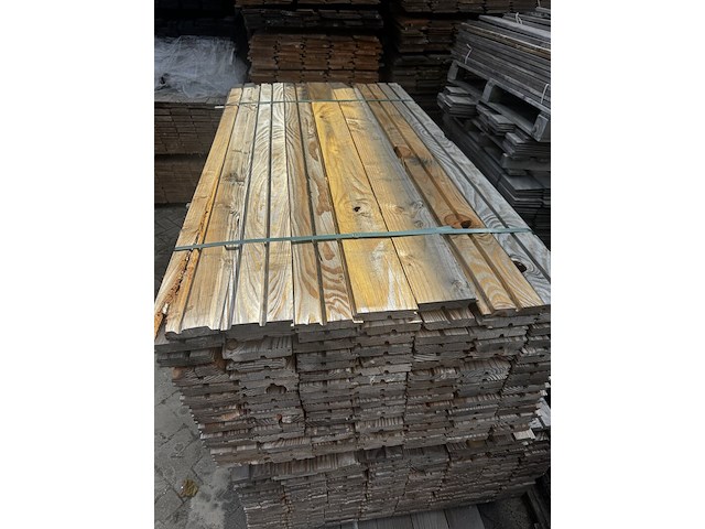 Ca. 130x douglas rhombus profiel - enkelzijdig , 2,8 x 14 x 280 cm - werkende breedte 13 cm - afbeelding 1 van  3