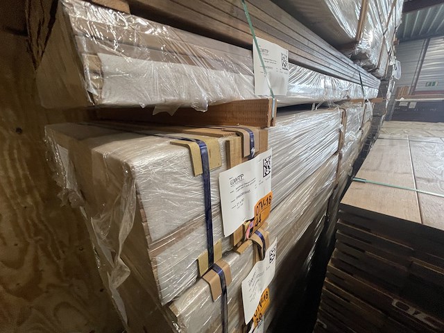 Ca. 132x guyana teak dekdelen gevingerlast, 21x90mm, lengte 400cm - afbeelding 4 van  5