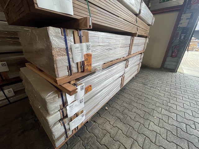 Ca. 132x guyana teak latten gevingerlast, 27x45mm, lengte 300cm - afbeelding 4 van  4