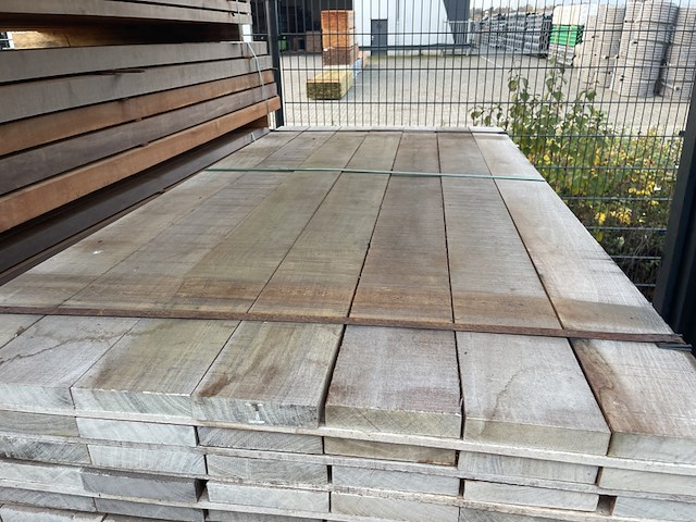Ca. 133x ipé planken fijnbezaagd, 27x130mm, lengte 185cm - afbeelding 1 van  3