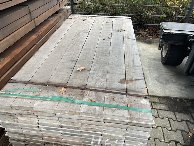 Ca. 133x ipé planken fijnbezaagd, 27x130mm, lengte 43/185cm, 8/215cm, 82/245cm - afbeelding 1 van  3