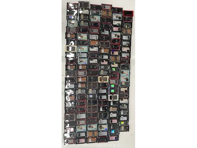 Ca. 135x mix telefoonhoesjes iphone & galaxy viva madrid , divers - afbeelding 1 van  7