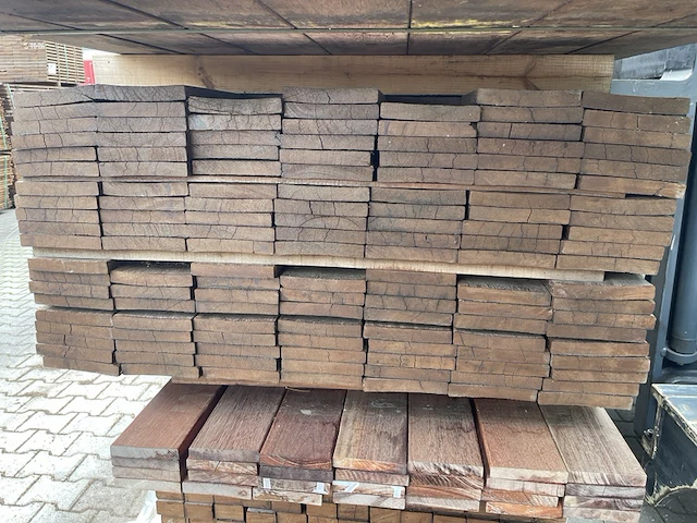 Ca. 135x zwarte kabbes planken geschaafd , 21x145mm, lengte 75/215cm 61/245cm - afbeelding 3 van  3