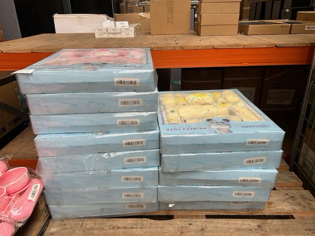 Ca. 13x 16-delige baby kleertjes geschenkset - afbeelding 1 van  6