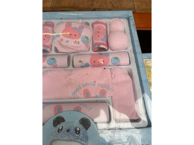 Ca. 13x 16-delige baby kleertjes geschenkset - afbeelding 5 van  6