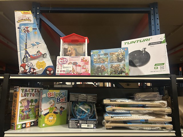 Ca. 13x divers speelgoed w.o. step, puzzel, schommels, w.o. disney junior marvel, zuru pets alive - afbeelding 1 van  8