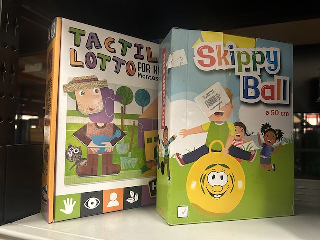 Ca. 13x divers speelgoed w.o. step, puzzel, schommels, w.o. disney junior marvel, zuru pets alive - afbeelding 2 van  8