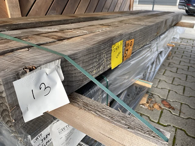 Ca. 13x douglas balken, 120x120mm, lengte 300cm - afbeelding 2 van  3