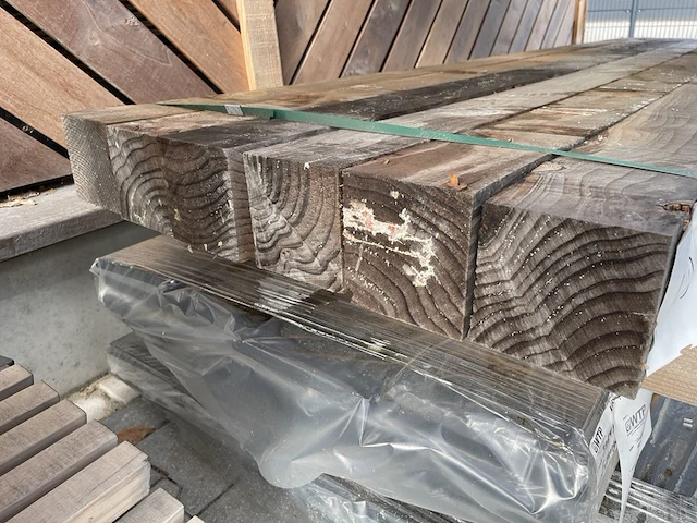 Ca. 13x douglas balken, 120x120mm, lengte 300cm - afbeelding 3 van  3