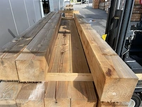 Ca. 13x douglas balken fijnbezaagd, 200x200mm, lengte 400cm - afbeelding 1 van  3