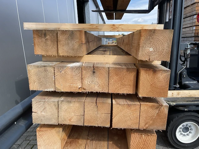 Ca. 13x douglas balken fijnbezaagd, 200x200mm, lengte 400cm - afbeelding 3 van  3