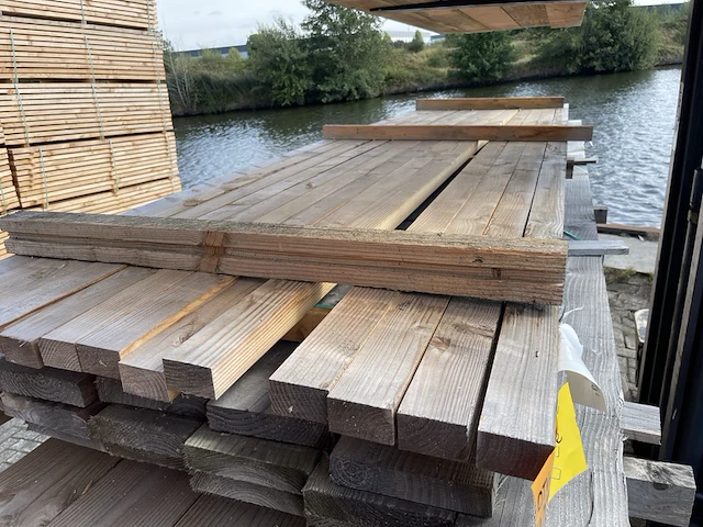 Ca. 13x douglas regels fijnbezaagd, 45x75mm, lengte 400cm - afbeelding 1 van  3