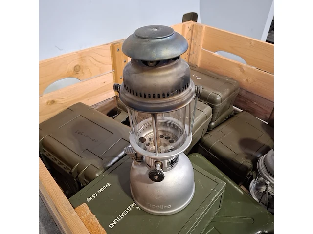 Ca. 13x petroleum druklamp en 7x transportkoffer, o.a hipolito - afbeelding 3 van  8