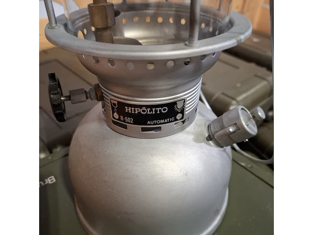 Ca. 13x petroleum druklamp en 7x transportkoffer, o.a hipolito - afbeelding 4 van  8