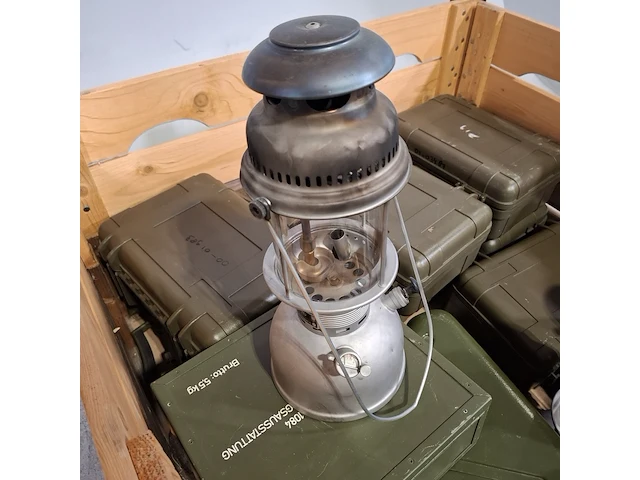 Ca. 13x petroleum druklamp en 7x transportkoffer, o.a hipolito - afbeelding 5 van  8