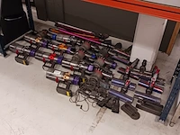 Ca. 13x stofzuigers, dyson, o.a. v12 en v11 - afbeelding 1 van  8