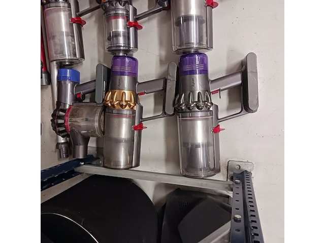 Ca. 13x stofzuigers, dyson, o.a. v12 en v11 - afbeelding 2 van  8