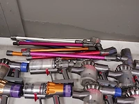 Ca. 13x stofzuigers, dyson, o.a. v12 en v11 - afbeelding 6 van  8