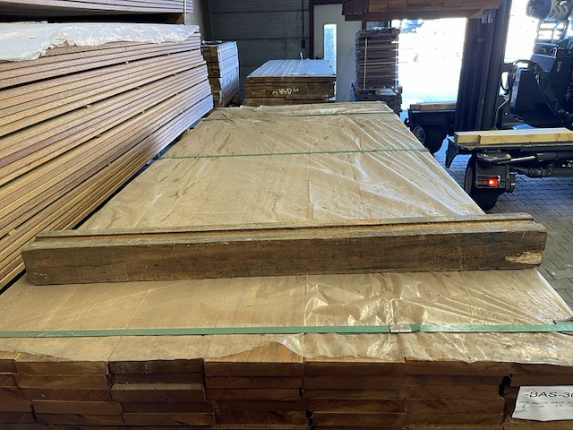 Ca. 140x guyana teak planken geschaafd, 25x140mm, lengte 215cm - afbeelding 1 van  3