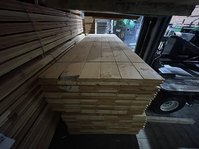 Ca. 144x douglas wisselsponning/halfhoutsrabat, 18x190mm, lengte 300cm - afbeelding 1 van  3