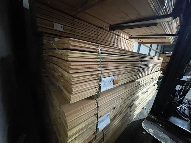 Ca. 144x douglas wisselsponning/halfhoutsrabat, 18x190mm, lengte 400cm - afbeelding 2 van  3