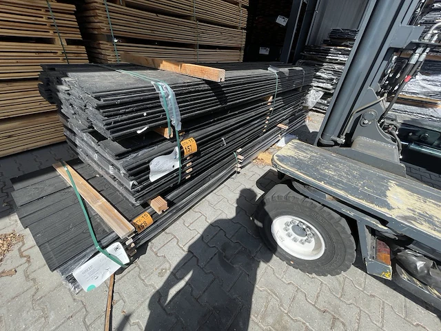 Ca. 145x douglas wisselsponning/halfhoutsrabat zwart gecoat, 18x190mm, lengte 300cm - afbeelding 2 van  3