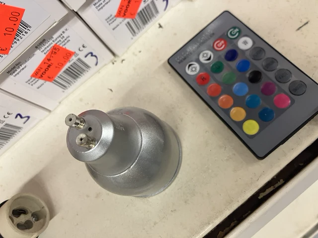 Ca. 145x kleurenled lamp gu10 met afstandsbediening - afbeelding 2 van  3