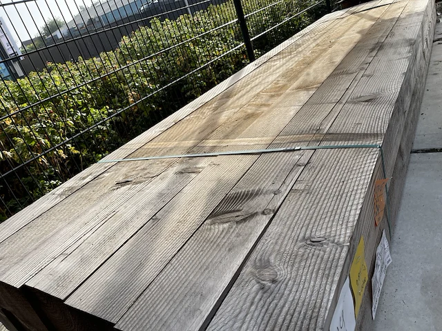 Ca. 14x douglas balken fijnbezaagd, 150x150mm, lengte 400cm - afbeelding 1 van  3