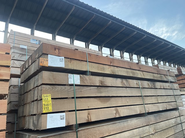 Ca. 14x douglas balken fijnbezaagd, 150x150mm, lengte 400cm - afbeelding 4 van  4