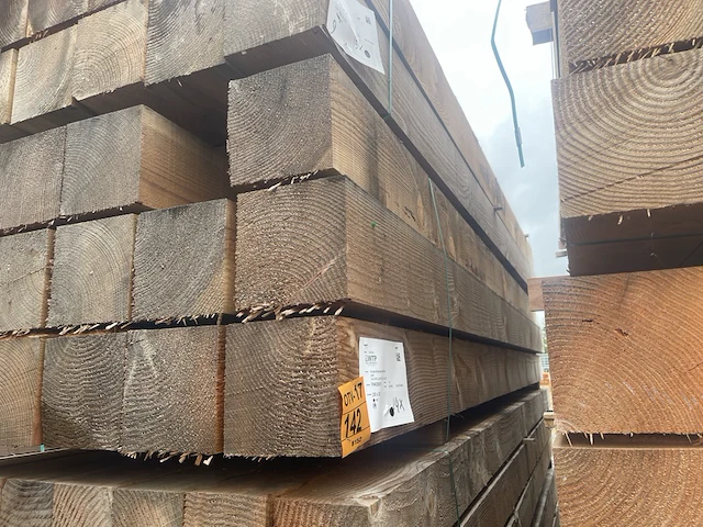 Ca. 14x douglas balken fijnbezaagd, 200x200mm, lengte 400cm - afbeelding 4 van  4