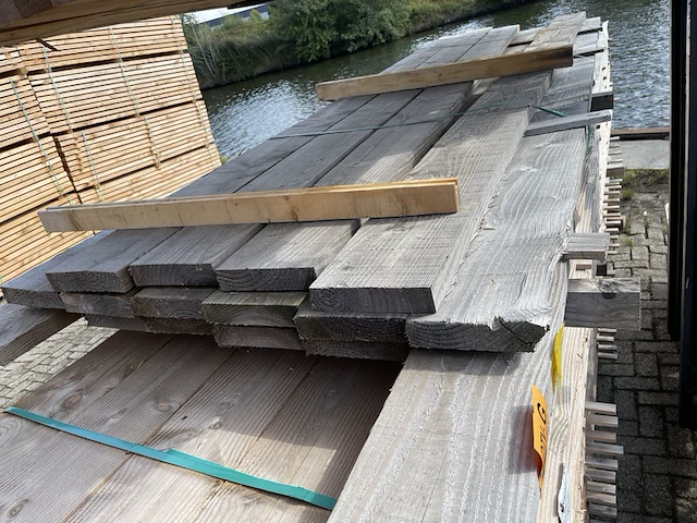 Ca. 14x douglas planken fijnbezaagd, 45x200mm, lengte 400cm - afbeelding 1 van  3