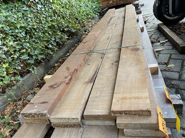 Ca. 14x hardhouten planken fijnbezaagd, 27x130mm - afbeelding 1 van  3