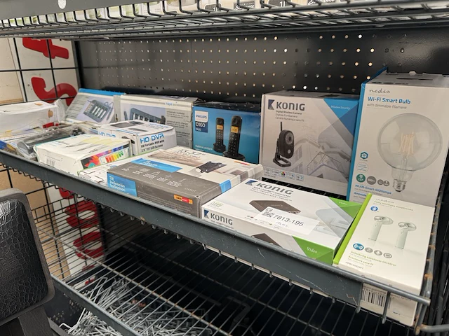 Ca. 14x (online) winkelvoorraad w.o. elektronica w.o. konig, nedis - afbeelding 1 van  6