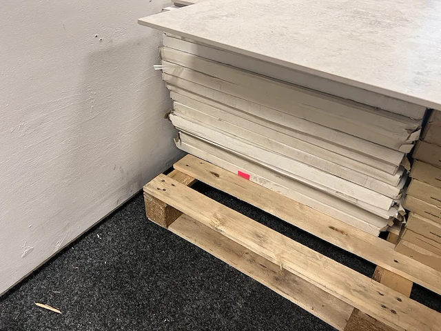 Ca. 15 m² vloertegels - afbeelding 2 van  4