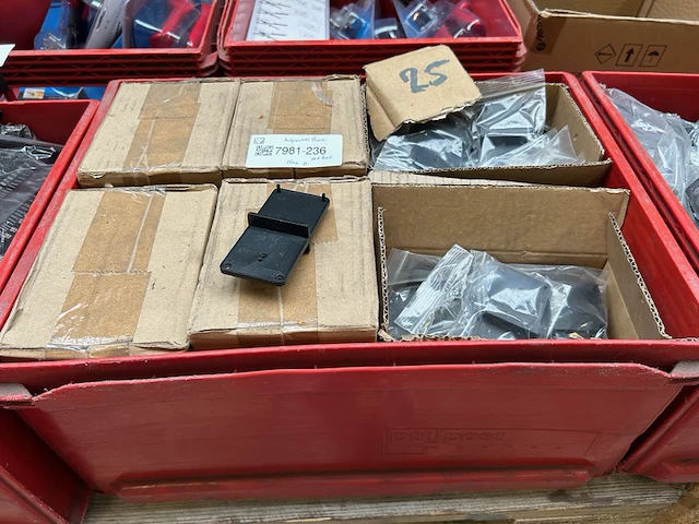 Ca. 150x hulpmiddel voor bouw met transportkratten - afbeelding 1 van  6